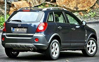 Opel Antara.    thehollywoodextra.blogspot.com