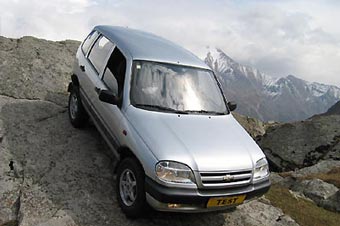 Chevrolet Niva.  "GM-"