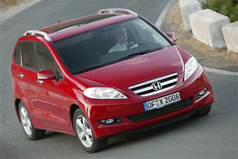 Honda FR-V.   Honda