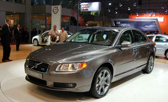 Volvo S80.   