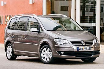  VW Touran.   Volkswagen