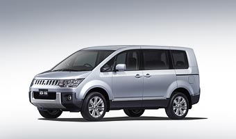 Mitsubishi Delica D:5.   Mitsubishi-Motors