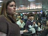 Об этом они заявили на выходе из зоны прилета московского аэропорта "Домодедово". Рейс BJ-400 тунисской авиакомпании NouvelAir прибыл в Москву в 23:30 по московскому времени со 120 пассажирами на борту