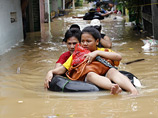Вызванные проливными дождями наводнения и оползни в районе столицы Индонезии Джакарты и прилегающей к ней провинции Бантен на острове Ява унесли жизни восьми человек, около 120 тысяч лишились крова