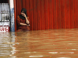 В результате сильного наводнения, вызванного сезонными проливными дождями и оползнями, Джакарта практически полностью оказалась под водой