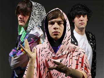 Klaxons,    
