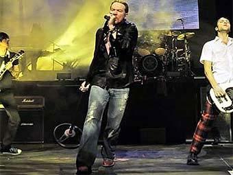 Guns 'n' Roses.     