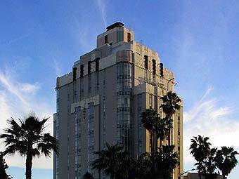  Sunset Tower.    you-are-here.com  