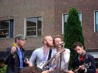  Coldplay.    Flickr.com,  