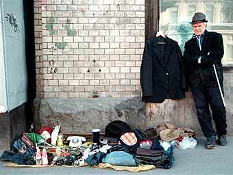       -, 1998 .    ©AFP