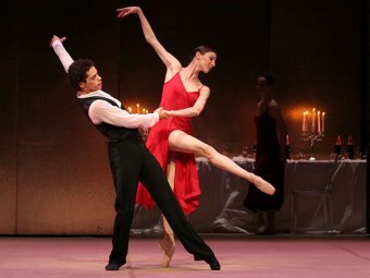     ,    (Holger Badekow)   ballet.co.uk