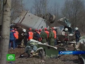 Спасатели на месте крушения польского Ту-154. Кадр НТВ, архив