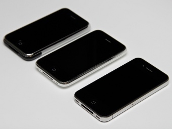   iPhone.   Yutaka Tsutano   wikipedia.org.