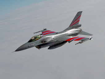 F-16  .    defenseindustrydaily.com