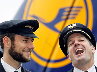  Lufthansa.  Reuters