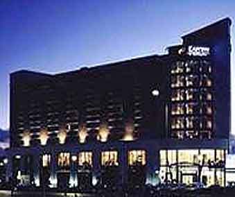  Holiday Inn  ,    http://www.london-hotels-reservations-booking.com